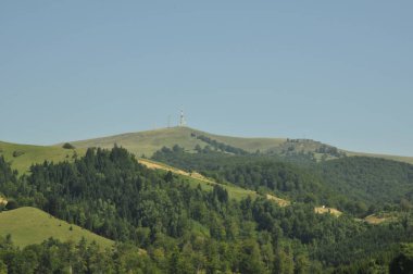 Novaci bölgesindeki manzara, Karpatlar 'ın eteğindeki cennetin bir köşesi, resmi olarak 1502' den beri onaylı, bölge çok daha eski, tarihi kalıntılar onu antik çağlara yerleştirdi..