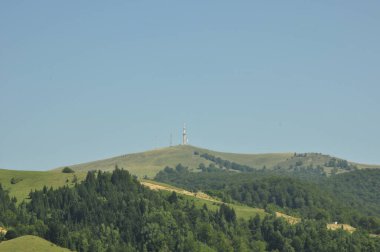 Novaci bölgesindeki manzara, Karpatlar 'ın eteğindeki cennetin bir köşesi, resmi olarak 1502' den beri onaylı, bölge çok daha eski, tarihi kalıntılar onu antik çağlara yerleştirdi..