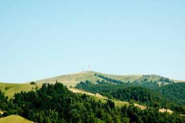 Novaci bölgesindeki manzara, Karpatlar 'ın eteğindeki cennetin bir köşesi, resmi olarak 1502' den beri onaylı, bölge çok daha eski, tarihi kalıntılar onu antik çağlara yerleştirdi..