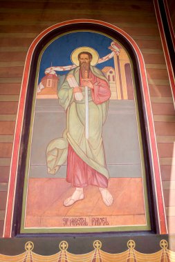 Novaci 'deki duvar kilisesi, Hıristiyan Ortodoks kilisesinin mimari detayları, Vaftizci Yahya' ya adanmış, resimler, dini heykeller, kolonlar ve kemerler.