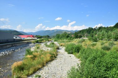 Novaci bölgesindeki manzara, Karpatlar 'ın eteğindeki cennetin bir köşesi, resmi olarak 1502' den beri onaylı, bölge çok daha eski, tarihi kalıntılar onu antik çağlara yerleştirdi..