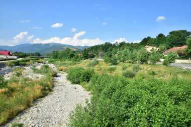 Novaci bölgesindeki manzara, Karpatlar 'ın eteğindeki cennetin bir köşesi, resmi olarak 1502' den beri onaylı, bölge çok daha eski, tarihi kalıntılar onu antik çağlara yerleştirdi..