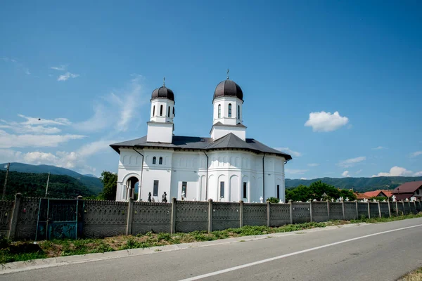 Muren Kirke Byen Novaci Ortodoks Kristen Kirke Bygget Mellemkrigstiden Bakke - Stock-foto