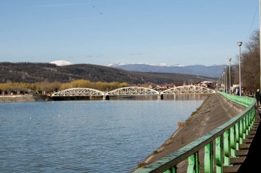 Jiu Köprüsü ya da Ferdinand Köprüsü, Jiu üzerindeki demir köprü Temmuz 1897 'de açıldı. 17 Ekim 1916' da, Trgujiu halkı kenti işgal etmek isteyen düşman askerlerini geride tuttu.