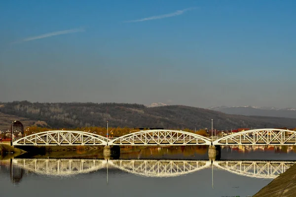九桥或费迪南桥 九州上的铁桥 始建于1897年7月 1916年10月17日 楚国居民拦住了想占领这座城市的敌军士兵 — 图库照片