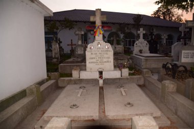 Mermer haç bir cenaze anıtı, Hristiyanlığın en önemli sembollerinden biri olan ölüm ve dirilişin Ortodoks sembolü..