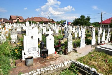 Mermer haç bir cenaze anıtı, Hristiyanlığın en önemli sembollerinden biri olan ölüm ve dirilişin Ortodoks sembolü..