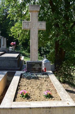 Mermer haç bir cenaze anıtı, Hristiyanlığın en önemli sembollerinden biri olan ölüm ve dirilişin Ortodoks sembolü..