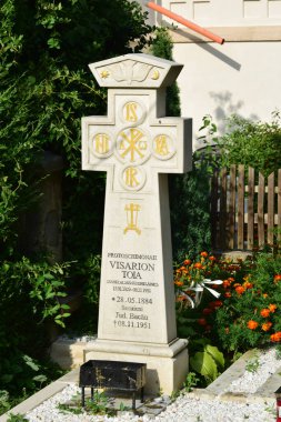 Mermer haç bir cenaze anıtı, Hristiyanlığın en önemli sembollerinden biri olan ölüm ve dirilişin Ortodoks sembolü..