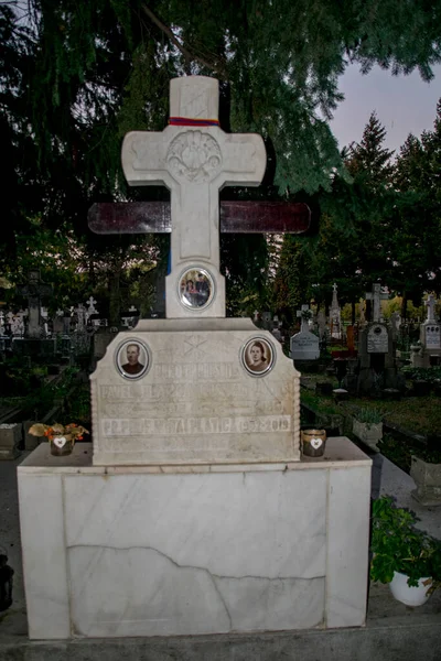 Μαρμάρινος Σταυρός Είναι Ένα Ταφικό Μνημείο Ένα Ορθόδοξο Σύμβολο Θανάτου — Φωτογραφία Αρχείου