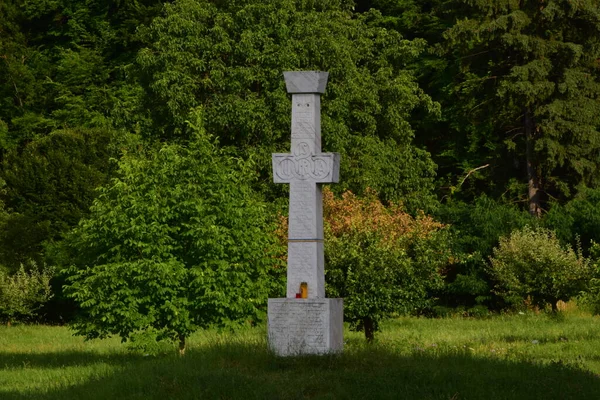 Mramorový Kříž Pohřební Pomník Ortodoxní Symbol Smrti Vzkříšení Který Jedním — Stock fotografie