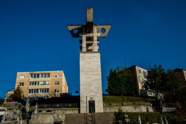 Kutsal Haç Hermitage 'ın Yükselişi, komünist dönemde Aiud hapishanesinde öldürülen ünlü isimsiz şehit mezarlığı Rapa Robilor üzerine inşa edilen bir Ortodoks inziva yeridir.