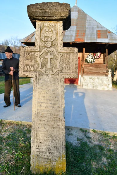 石十字架是一座殡葬纪念碑 是东正教的死亡和复活的象征 是基督教最重要的象征之一 — 图库照片