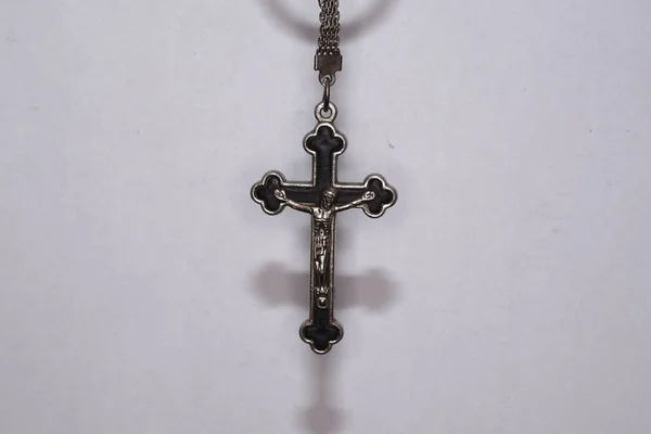 Cruz Metal Sobre Fondo Oscuro Concepto Religión Símbolos Cristianos Crucifijo — Foto de Stock