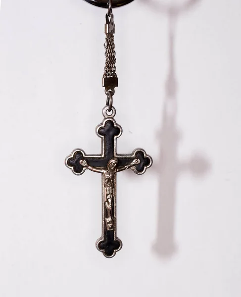 Металлический Крест Темном Фоне Понятие Религии Христианские Мужское Распятие Изображением — стоковое фото
