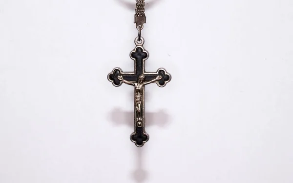 Cruz Metal Sobre Fondo Oscuro Concepto Religión Símbolos Cristianos Crucifijo —  Fotos de Stock