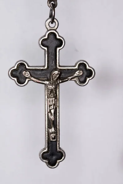 Cruz Metal Sobre Fondo Oscuro Concepto Religión Símbolos Cristianos Crucifijo —  Fotos de Stock