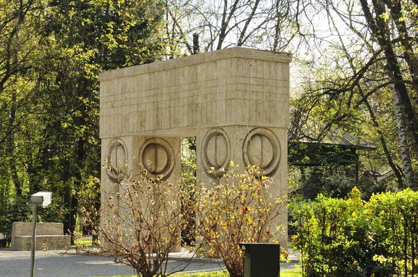 Monument Commémoratif Travertin Porte Baiser Est Une Sculpture Réalisée Par — Photo