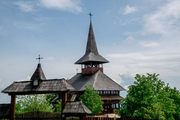 Монастырь Добрита Горе Деревянной Православной Церковью Построенной Марамурском Стиле Является — стоковое фото