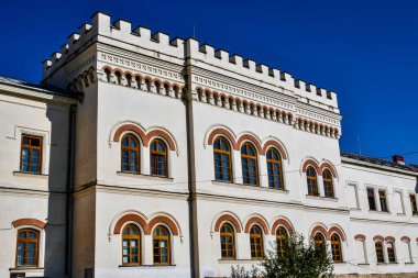 Bistrita Manastırı, Romanya 'nın ilk baskı makinesinin kurulduğu Kostesti komünü Bistrita köyündeki Craiovesti boyarlarının Ortodoks vakfı