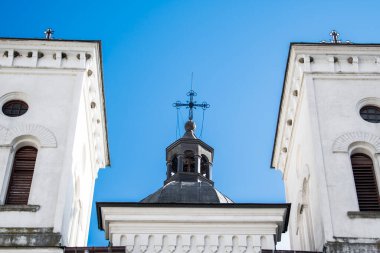 Bistrita Manastırı, Romanya 'nın ilk baskı makinesinin kurulduğu Kostesti komünü Bistrita köyündeki Craiovesti boyarlarının Ortodoks vakfı