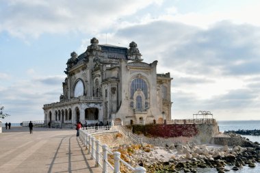 Constana 'daki Kumarhane tarihi bir binadır. Şehrin temsili sembollerinden biridir. Yarımadanın uçurumundaki tarihi merkezdedir.