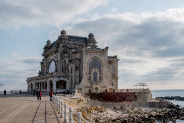 Constana 'daki Kumarhane tarihi bir binadır. Şehrin temsili sembollerinden biridir. Yarımadanın uçurumundaki tarihi merkezdedir.
