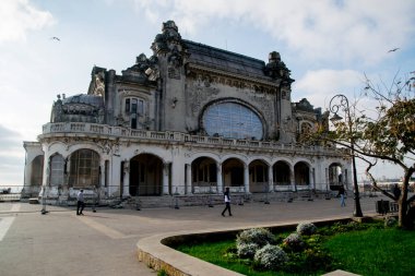 Constana 'daki Kumarhane tarihi bir binadır. Şehrin temsili sembollerinden biridir. Yarımadanın uçurumundaki tarihi merkezdedir.