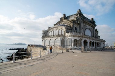 Constana 'daki Kumarhane tarihi bir binadır. Şehrin temsili sembollerinden biridir. Yarımadanın uçurumundaki tarihi merkezdedir.