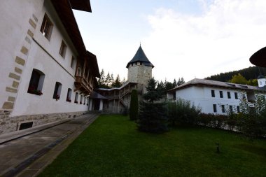 Romen Ortodoks Hıristiyan Hıristiyan Büyük Stefan ve Ortodoks Hıristiyanların Azizi Aziz tarafından kurulan Ortodoks Hıristiyan Manastırı 'na adanmış Putna Manastırı.