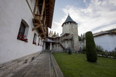Romen Ortodoks Hıristiyan Hıristiyan Büyük Stefan ve Ortodoks Hıristiyanların Azizi Aziz tarafından kurulan Ortodoks Hıristiyan Manastırı 'na adanmış Putna Manastırı.