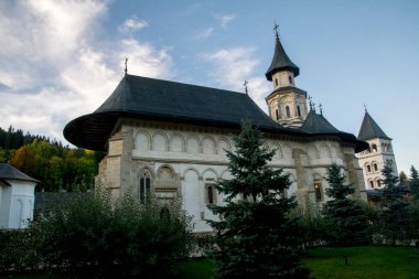 Romen Ortodoks Hıristiyan Hıristiyan Büyük Stefan ve Ortodoks Hıristiyanların Azizi Aziz tarafından kurulan Ortodoks Hıristiyan Manastırı 'na adanmış Putna Manastırı.