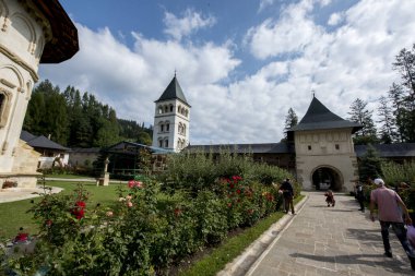 Romen Ortodoks Hıristiyan Hıristiyan Büyük Stefan ve Ortodoks Hıristiyanların Azizi Aziz tarafından kurulan Ortodoks Hıristiyan Manastırı 'na adanmış Putna Manastırı.