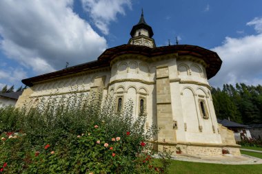 Romen Ortodoks Hıristiyan Hıristiyan Büyük Stefan ve Ortodoks Hıristiyanların Azizi Aziz tarafından kurulan Ortodoks Hıristiyan Manastırı 'na adanmış Putna Manastırı.