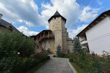 Romen Ortodoks Hıristiyan Hıristiyan Büyük Stefan ve Ortodoks Hıristiyanların Azizi Aziz tarafından kurulan Ortodoks Hıristiyan Manastırı 'na adanmış Putna Manastırı.