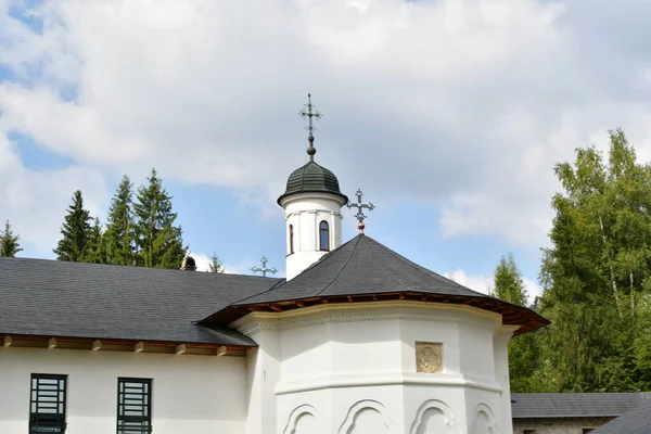 パットナ修道院は ルーマニアのヴォイヴォードステファン大聖堂と正教会のキリスト教徒によって設立された神の母 正統派キリスト教修道院の寮に特化しました — ストック写真