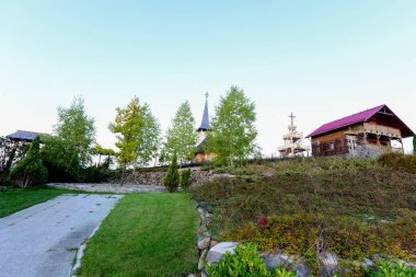 Ortodoks Hıristiyan Manastırı 'nın mimari detayları Ortodoks Hıristiyan dininin cennetin bir köşesi olan Kutsal Şehit Dimitrie Myrrrh Springer' e adanmıştır.