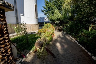 Dumbrava Manastırı 'nda, kutsal şehit Dimitrie Myrrh Springer' a adanmıştır. Cennetin bir köşesi. Ortodoksan Hıristiyanlık. Dumbrava Manastırı 'nda büyük şehit Dimitrie Myrrrrh Springer, OrtodoksHıristiyan Ortodokslar' ın bir köşesidir.