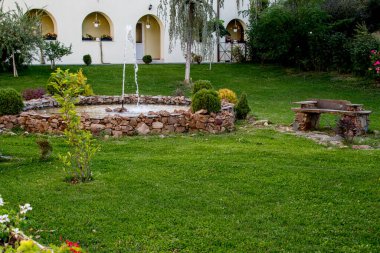 Dumbrava Manastırı 'nda, kutsal şehit Dimitrie Myrrh Springer' a adanmıştır. Cennetin bir köşesi. Ortodoksan Hıristiyanlık. Dumbrava Manastırı 'nda büyük şehit Dimitrie Myrrrrh Springer, OrtodoksHıristiyan Ortodokslar' ın bir köşesidir.