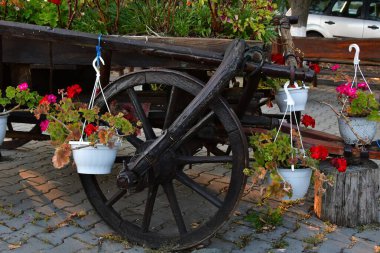 Dumbrava Manastırı 'nda, kutsal şehit Dimitrie Myrrh Springer' a adanmıştır. Cennetin bir köşesi. Ortodoksan Hıristiyanlık. Dumbrava Manastırı 'nda büyük şehit Dimitrie Myrrrrh Springer, OrtodoksHıristiyan Ortodokslar' ın bir köşesidir.