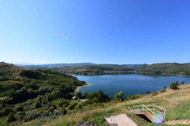 Cincis Gölü, Cincis-Cerna kasabasında yer alır ve Hunedoara 'ya 10 kilometre uzaklıktaki Transilvanya' nın en büyük rezervlerinden biridir.