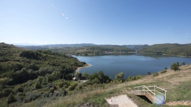 Cincis Gölü, Cincis-Cerna kasabasında yer alır ve Hunedoara 'ya 10 kilometre uzaklıktaki Transilvanya' nın en büyük rezervlerinden biridir.