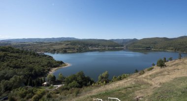Cincis Gölü, Cincis-Cerna kasabasında yer alır ve Hunedoara 'ya 10 kilometre uzaklıktaki Transilvanya' nın en büyük rezervlerinden biridir.