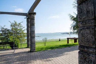 Deniz manzarası ve kumsal.