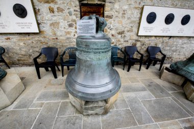 Kudüs 'teki Aziz George' un bronz heykeli.