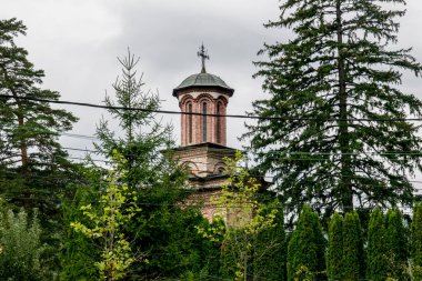 Rus Federasyonu bölgesindeki Ostrov vilayetinin köyünde kutsal ruh kilisesi.