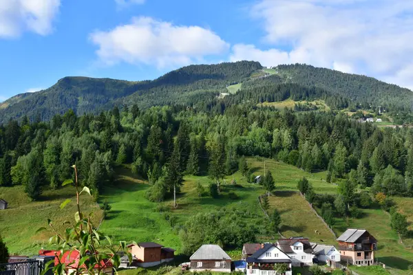 Yaz aylarında Karpat Dağları.