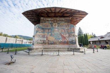 Dünyanın kutsal üçlüsü manastırı, meteora şehrindeki kutsal manastır, Yunanistan