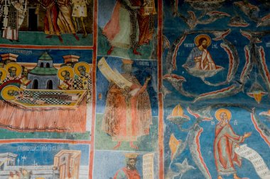 Ortodoks manastırının içi.