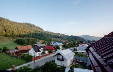 Dağlardaki güzel yaz manzarası